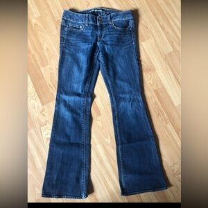 American Eagle Size 6 blue jeans